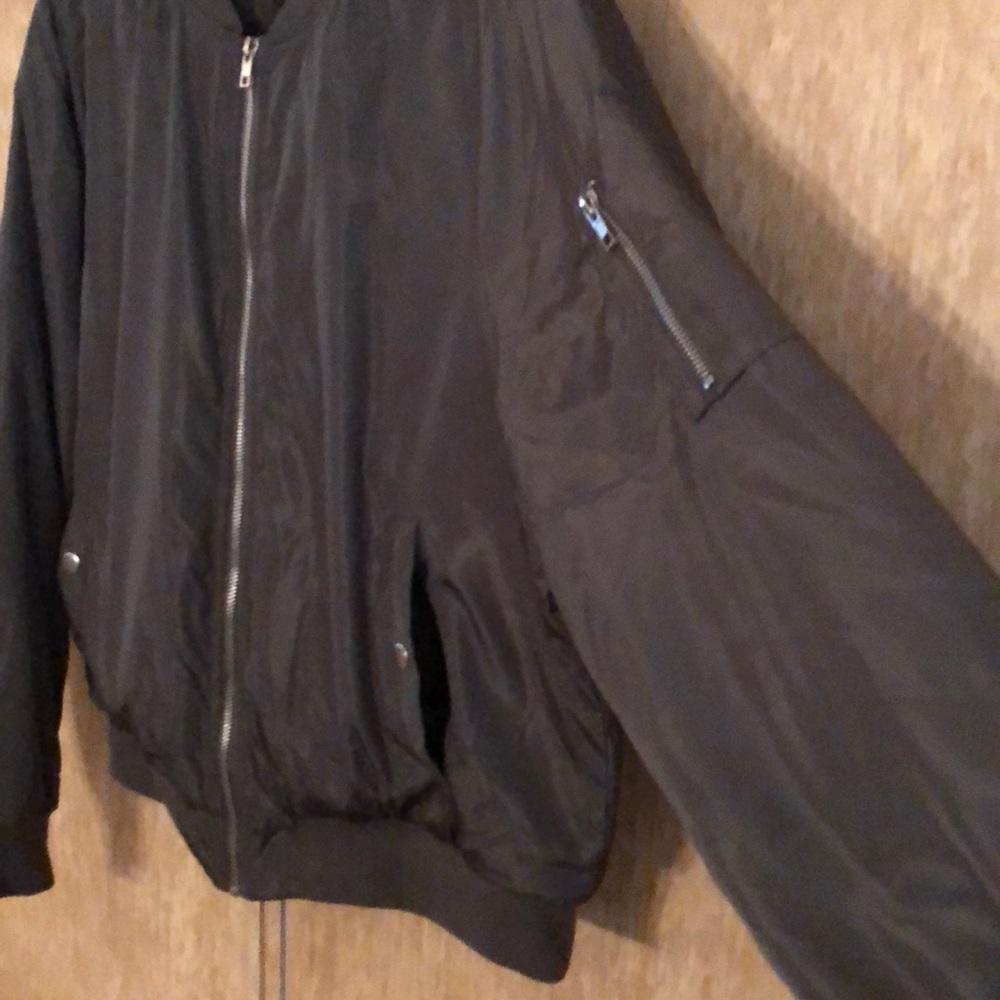 New bomber jacket - Picture 2 of 3